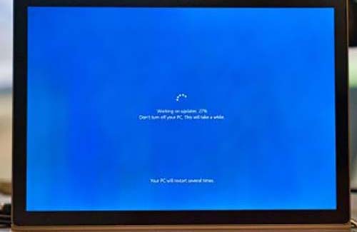 Actualizaciones de Windows sin reiniciar: Hotpatching habilitado de forma predeterminada
